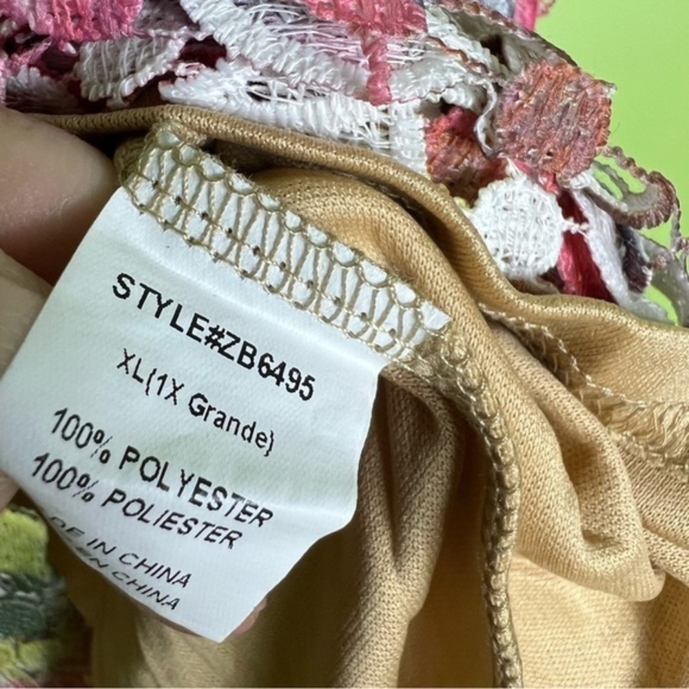 Zenobia NWT laced floral knee skirt - Picture 5 of 6